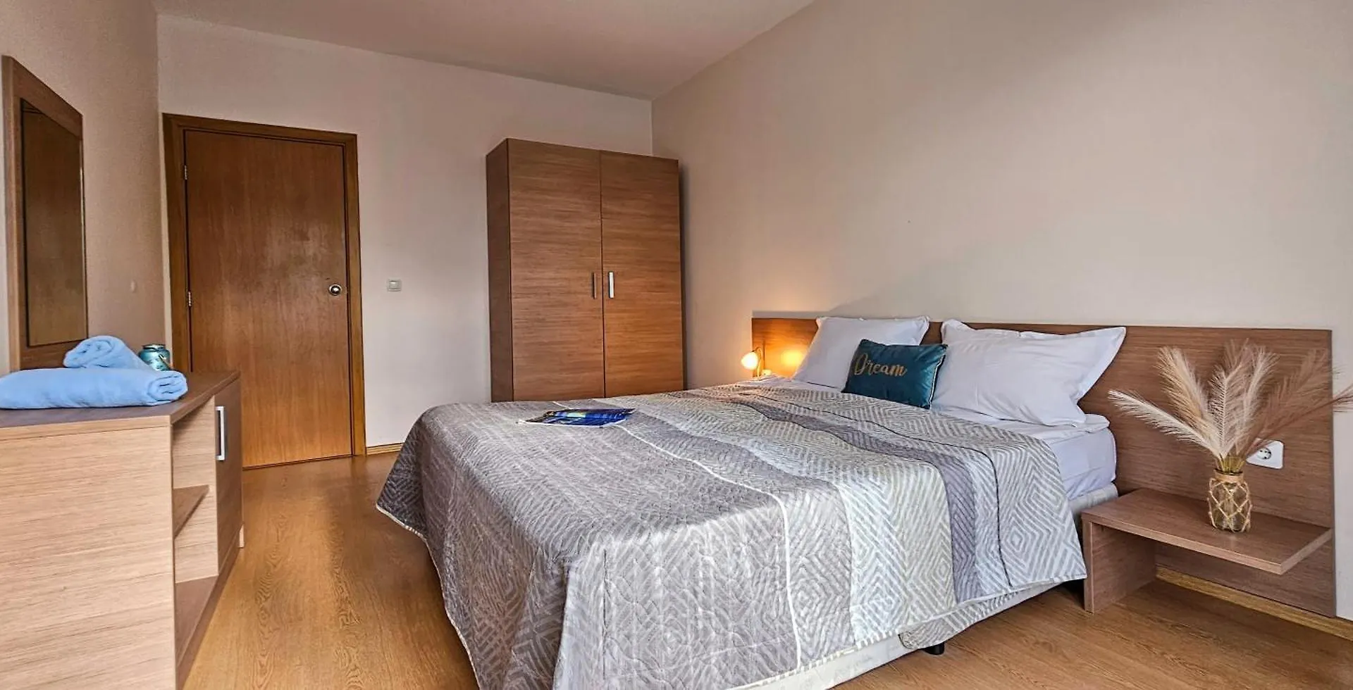 Excelsior Holiday Apartments Солнечный берег